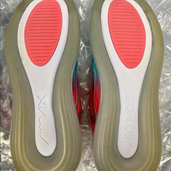 Woman’s Nike Air Max 720 in Pink Sea, size (10) - Picture 4 of 8
